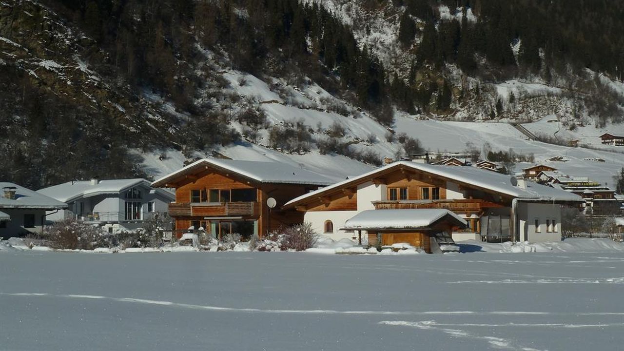 Hausansicht und Umgebung Winter Hausansicht und Umgebung Winter